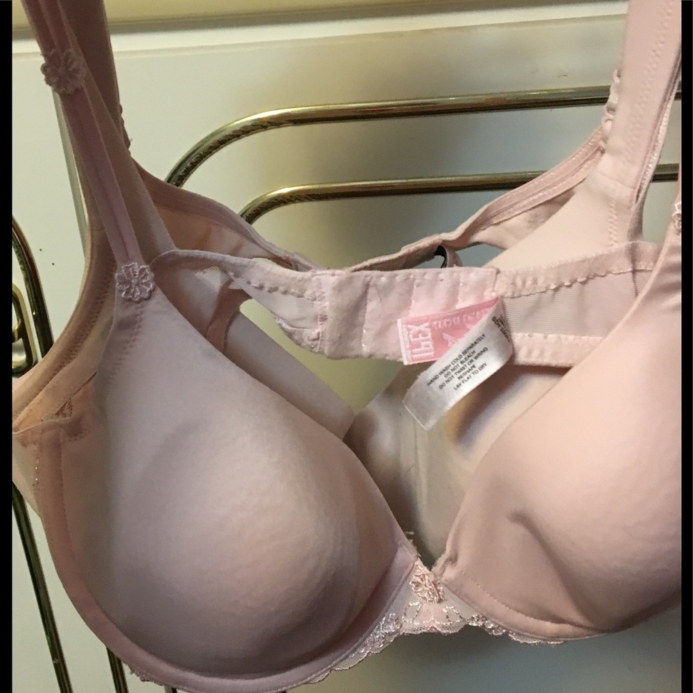 2 pair Victoria's Secret bras 36C